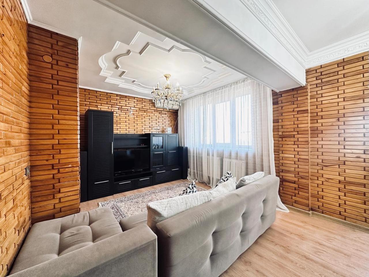 3 Ком Квартира На Абая Сейфуллина Almaty Exterior photo