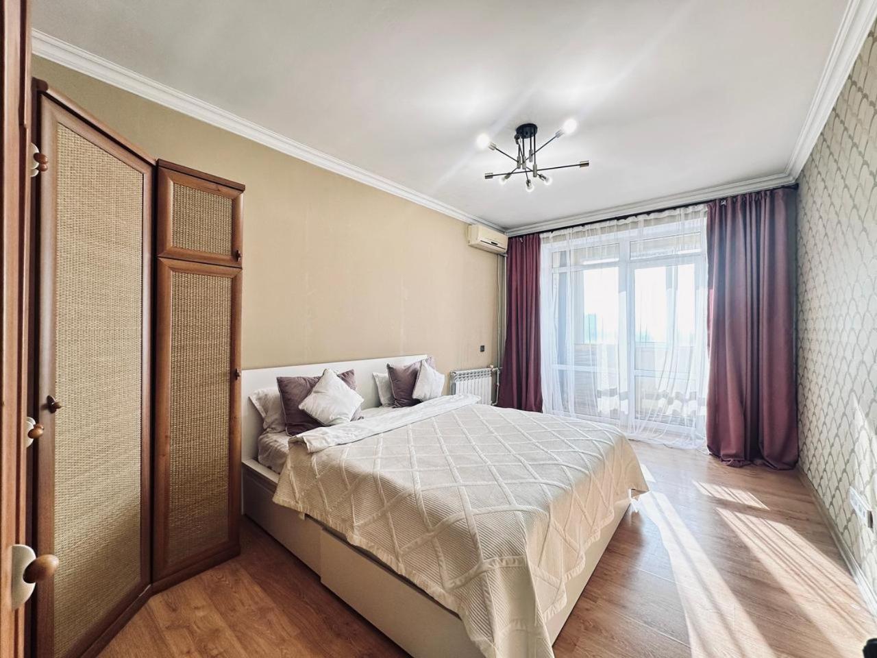 3 Ком Квартира На Абая Сейфуллина Almaty Exterior photo